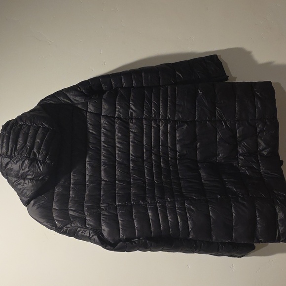 Women's Elegant Black Puffer Coat - Picture 4 of 4